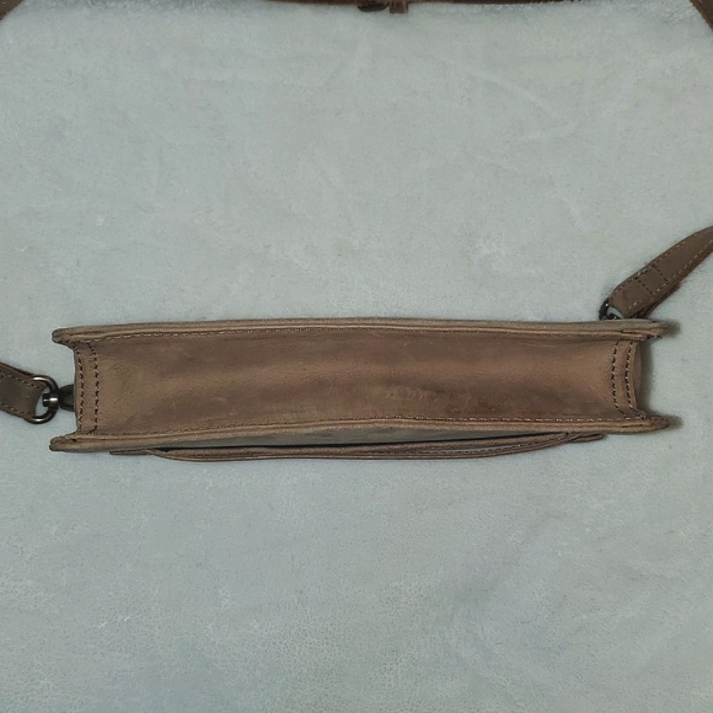 Day & Mood Leather Irene Vintage Crossbody Leather Front Flap Messenger Bag - Picture 8 of 14